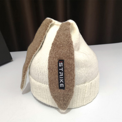 Kötött női sapka 3D elemmel, különböző színekben