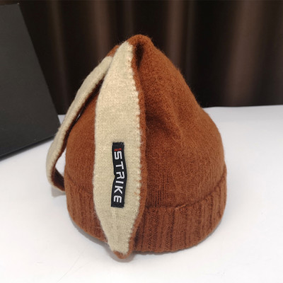 Kötött női sapka 3D elemmel, különböző színekben