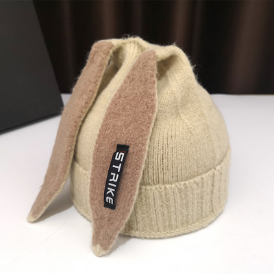 Kötött női sapka 3D elemmel, különböző színekben