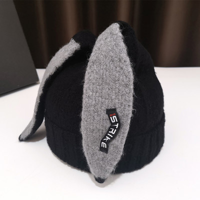 Kötött női sapka 3D elemmel, különböző színekben