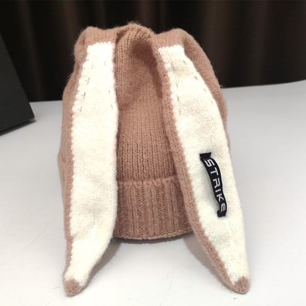 Kötött női sapka 3D elemmel, különböző színekben