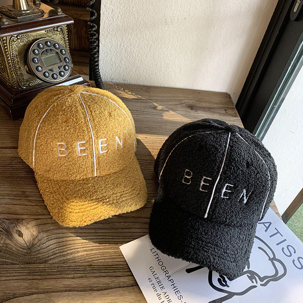 Modern női pehelykalap hímzéssel