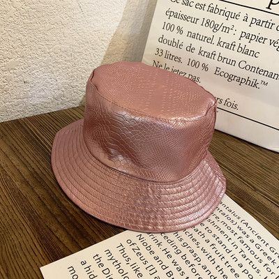 Új modell női sapka öko bőrből - tiszta modell