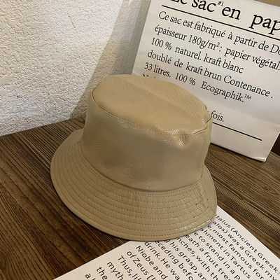 Új modell női sapka öko bőrből - tiszta modell