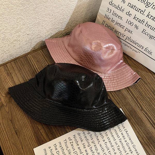 Új modell női sapka öko bőrből - tiszta modell