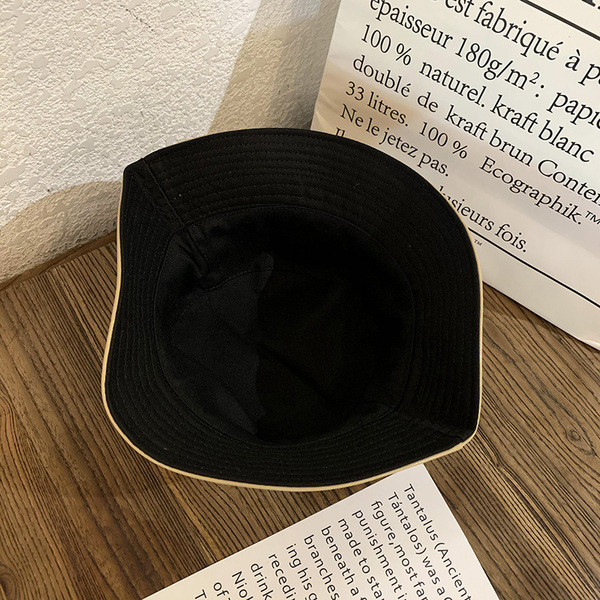 Új modell női sapka öko bőrből - tiszta modell