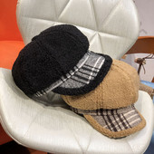 Női pehelysapka kockás napellenzővel