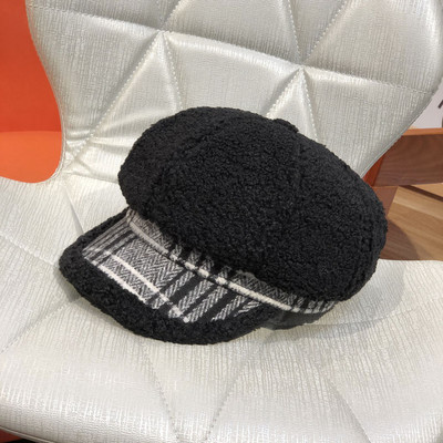 Női pehelysapka kockás napellenzővel