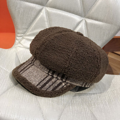 Női pehelysapka kockás napellenzővel