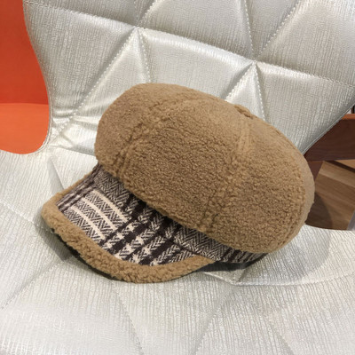 Női pehelysapka kockás napellenzővel