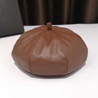 Bőr női barett típusú sapka több színben