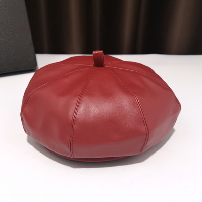 Bőr női barett típusú sapka több színben