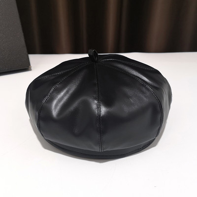 Bőr női barett típusú sapka több színben