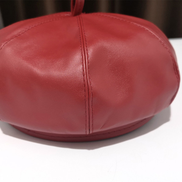 Bőr női barett típusú sapka több színben