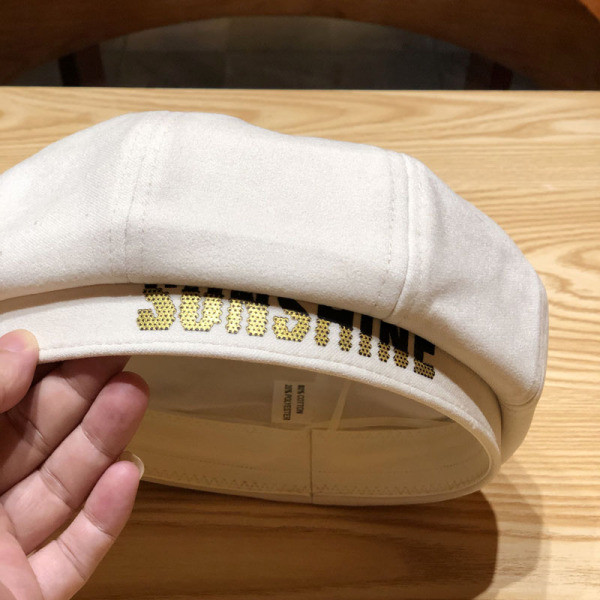 Aktuális női barett típusú sapka felirattal