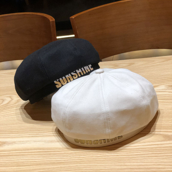 Aktuális női barett típusú sapka felirattal