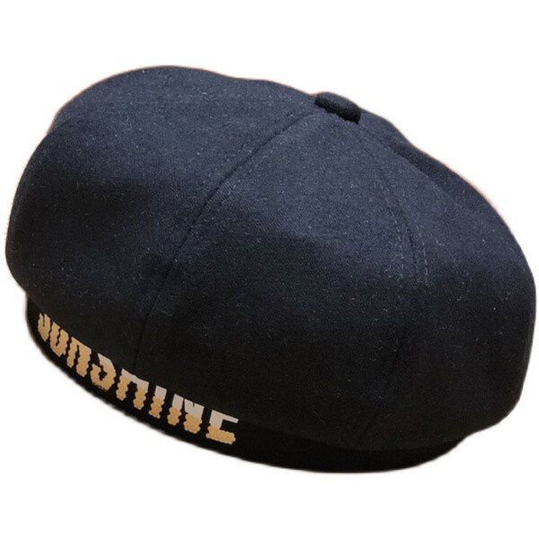 Aktuális női barett típusú sapka felirattal