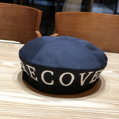 Női modern barett típusú sapka felirattal