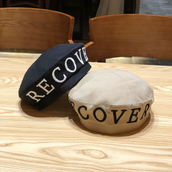 Női modern barett típusú sapka felirattal