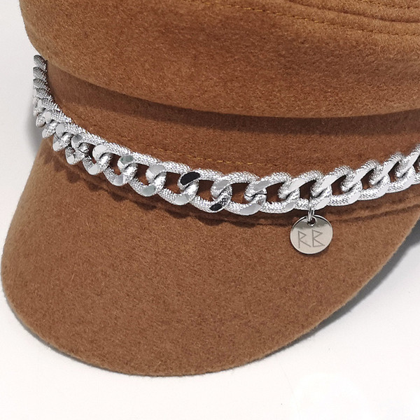 Aktuális női sapka típusú sapka fémlánccal