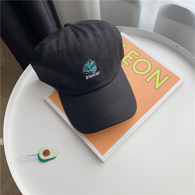 Uniszex sapka napellenzővel és hímzett felirattal