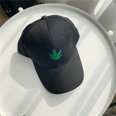 Uniszex sapka napellenzővel és hímzett felirattal