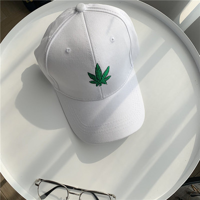 Uniszex sapka napellenzővel és hímzett felirattal