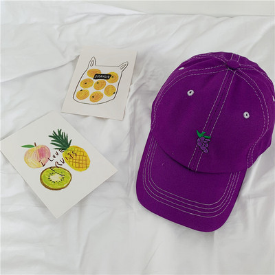 Uniszex sapka napellenzővel és hímzett felirattal