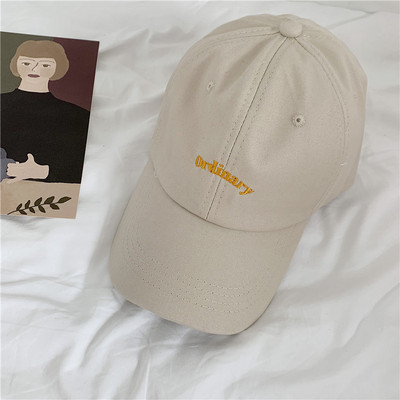 Uniszex sapka napellenzővel és hímzett felirattal