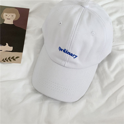 Uniszex sapka napellenzővel és hímzett felirattal