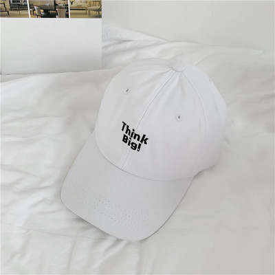 Uniszex sapka napellenzővel és hímzett felirattal