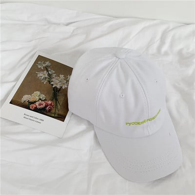 Uniszex sapka napellenzővel és hímzett felirattal