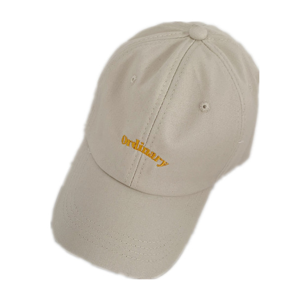 Uniszex sapka napellenzővel és hímzett felirattal