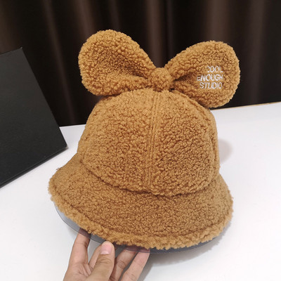 Női sapka szalaggal és kövekkel több színben