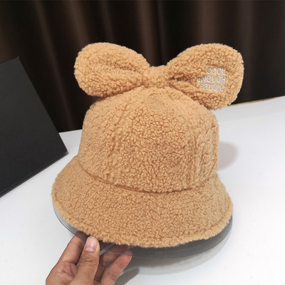 Női sapka szalaggal és kövekkel több színben