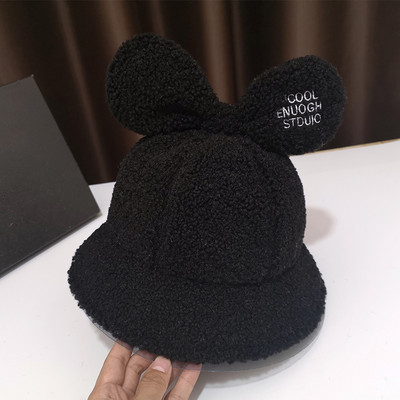 Női sapka szalaggal és kövekkel több színben