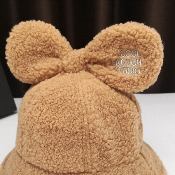 Női sapka szalaggal és kövekkel több színben