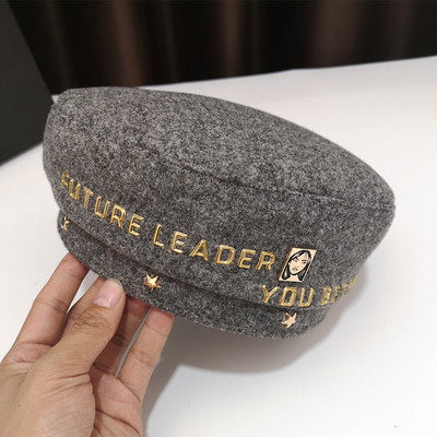 Női gyapjú sapka felirattal - barett típusú