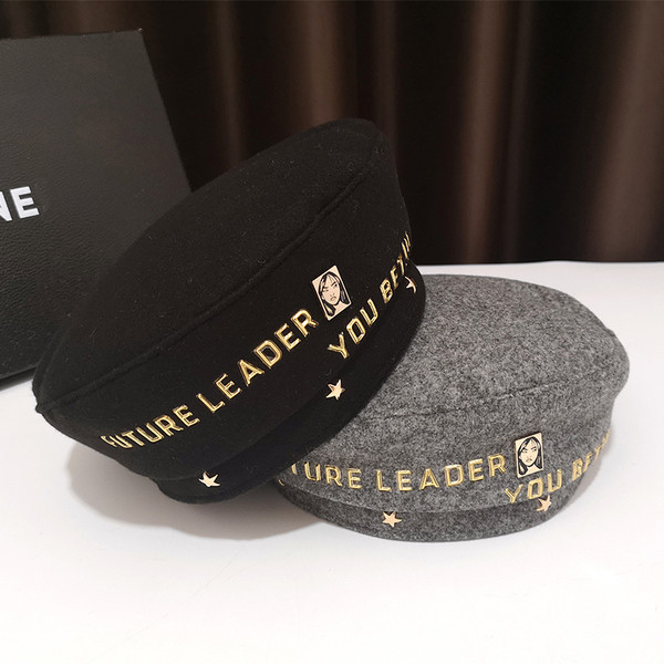 Női gyapjú sapka felirattal - barett típusú