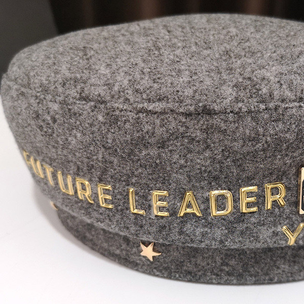 Női gyapjú sapka felirattal - barett típusú