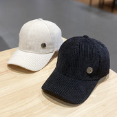 Női kordbársony sapka fém elemmel