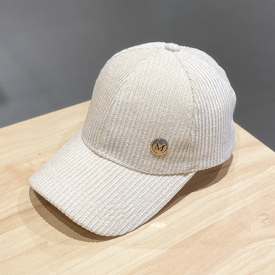 Női kordbársony sapka fém elemmel