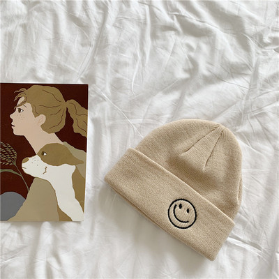 Πλεκτό καπέλο με κέντημα