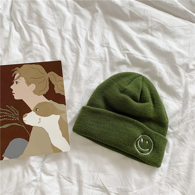 Πλεκτό καπέλο με κέντημα