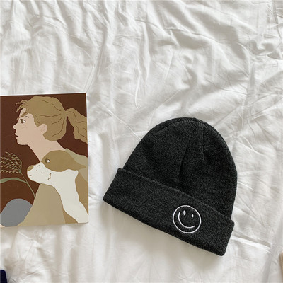 Πλεκτό καπέλο με κέντημα