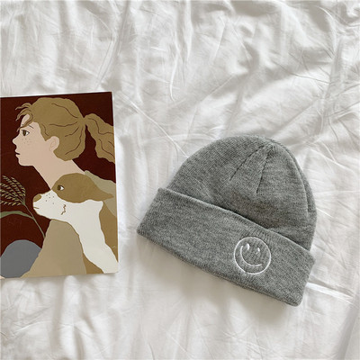 Πλεκτό καπέλο με κέντημα