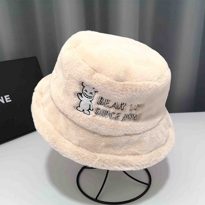 Női plüss sapka több színben felirattal