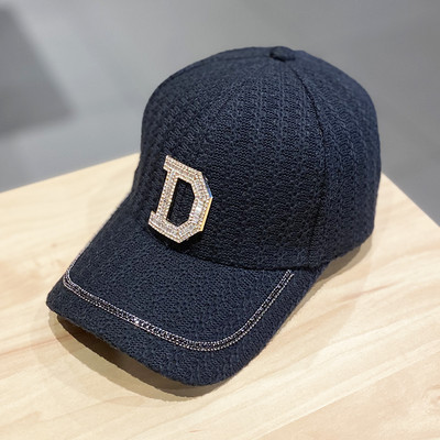 Palarie de dama cu vizor si element metalic