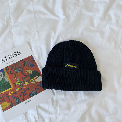 Ženska jesensko-zimska kapa s vezom