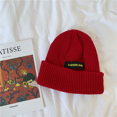 Ženska jesensko-zimska kapa s vezom